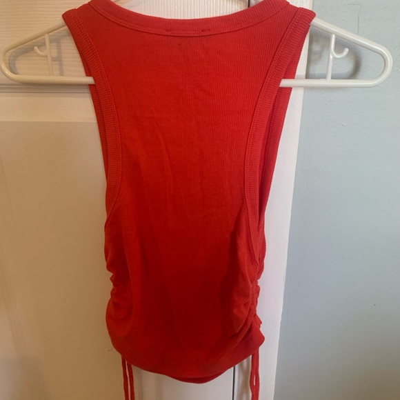 Red tank top with knots on the side - Picture 3 of 4